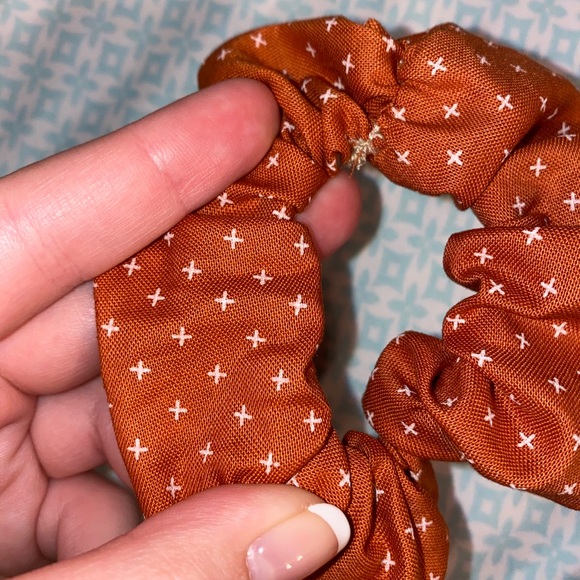 Handmade rust checker scrunchie! - Picture 2 of 2